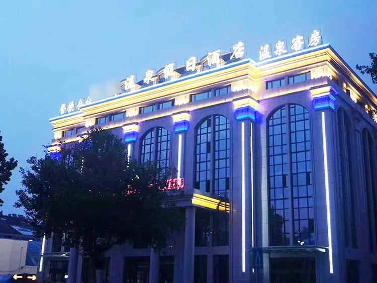 山東星級溫泉假日酒店指定選購模塊熱水機(jī)組！